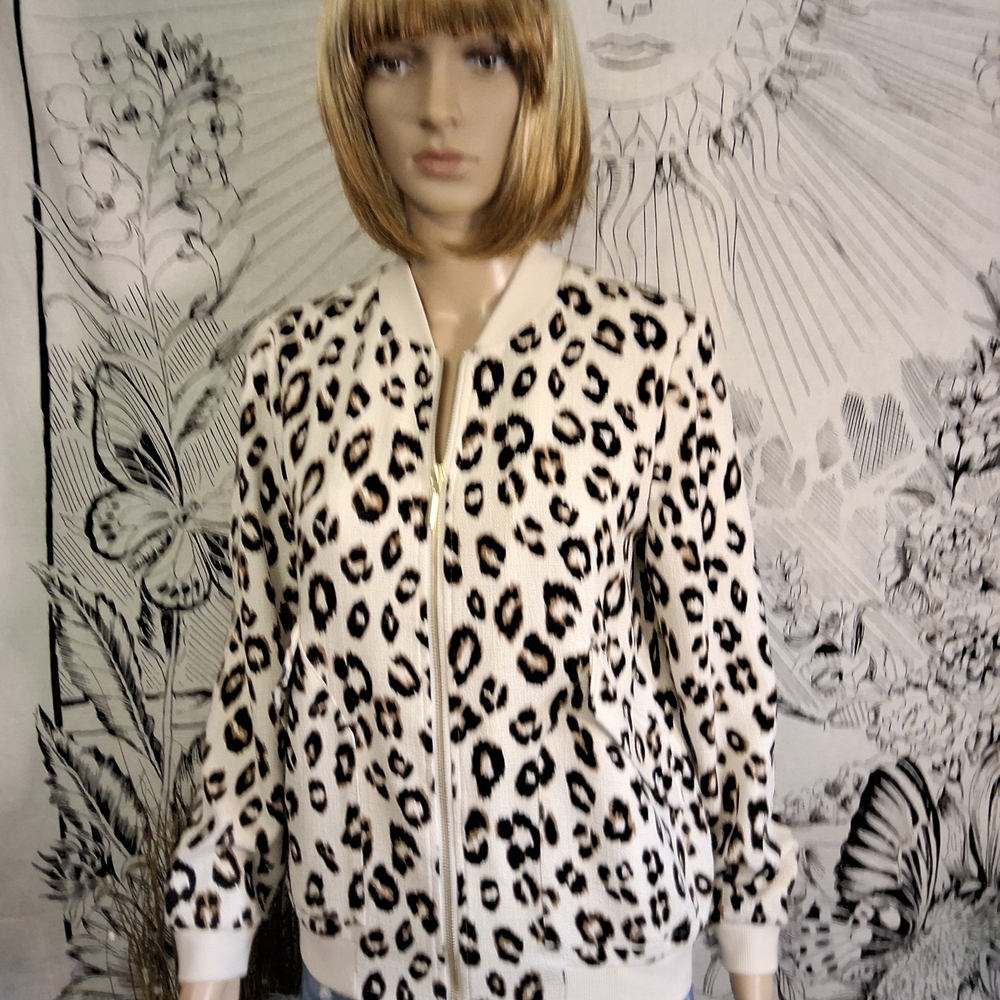 Like New Chico's Size 0 Black and White Leopard Bomber Jacket